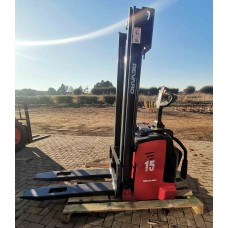 Revaro Electric Pedestrian Pallet Stacker